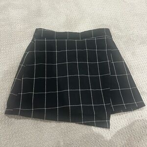 Forever 21 Black and White Plaid Business Casual Skirt Size Medium